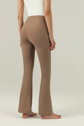 Hoog getailleerde uitlopende sportbroek