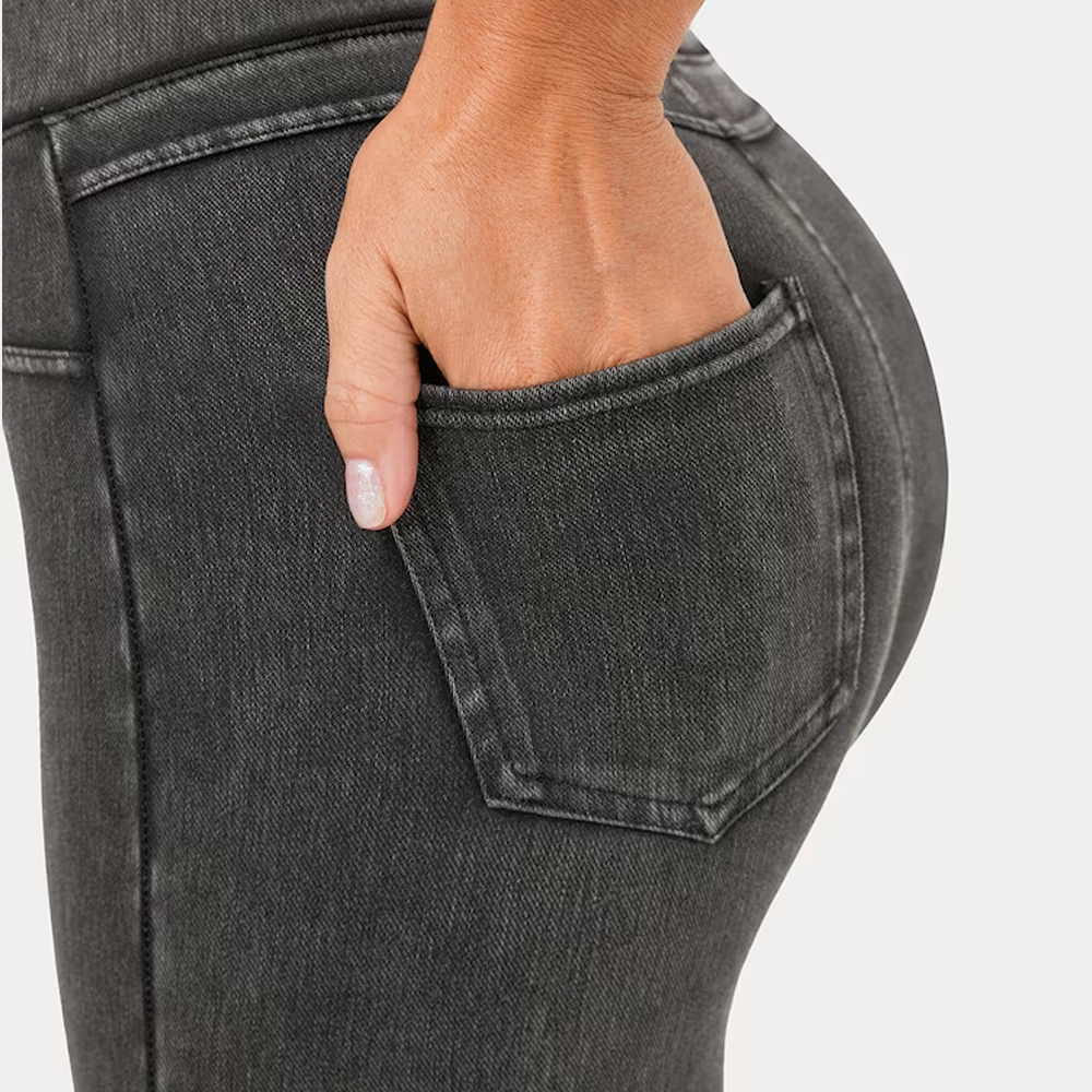 Hoog getailleerde elastische denimlegging
