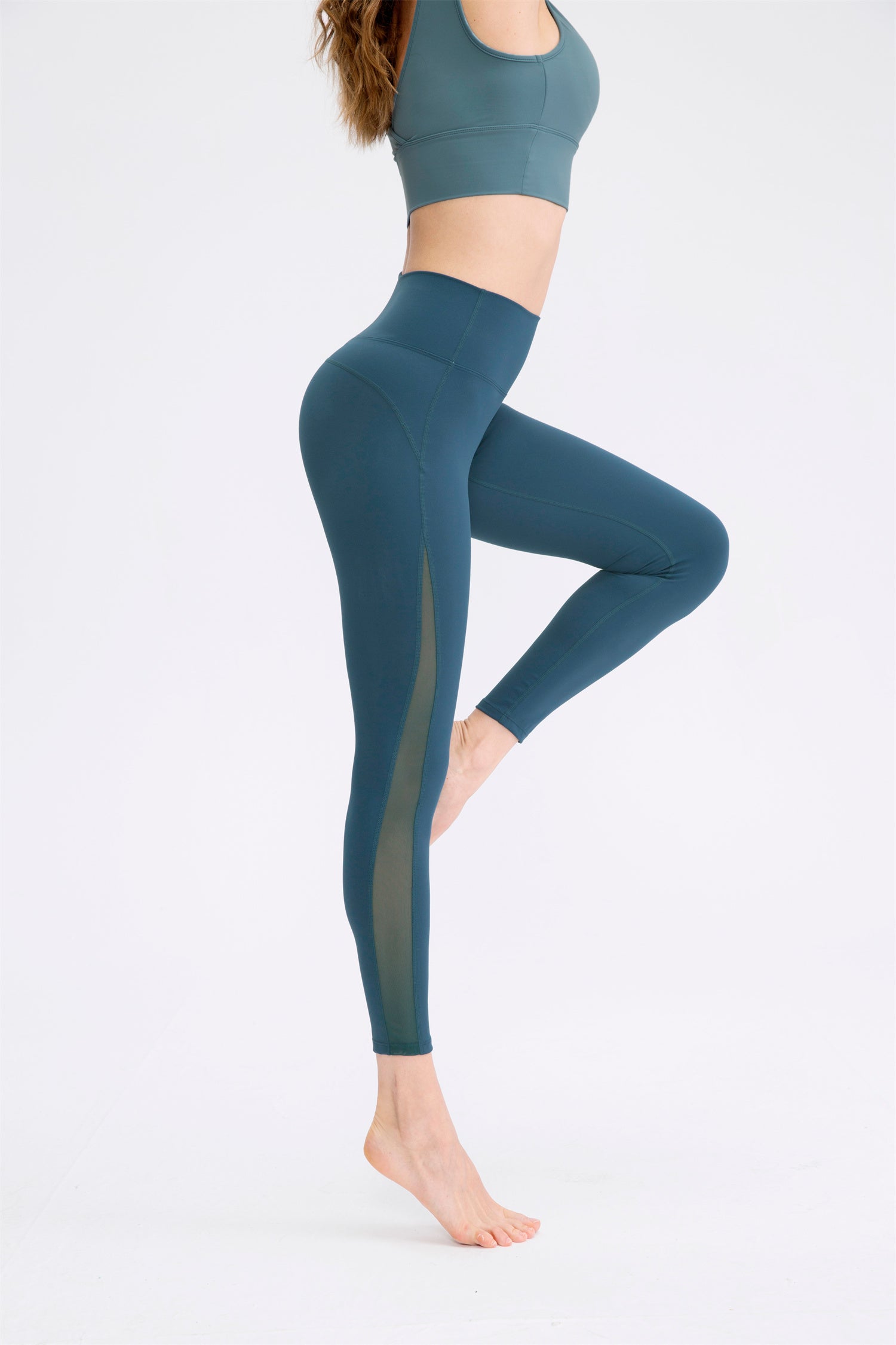 Hoog getailleerde sportlegging van mesh