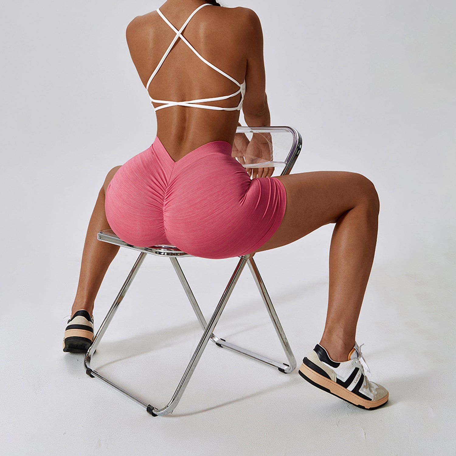 V-back butt-tillende trainingsshorts