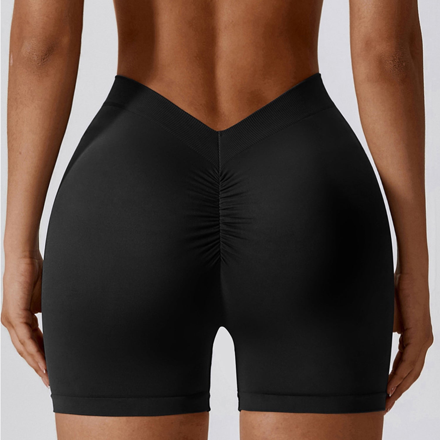 V-back butt-lifting sportshorts