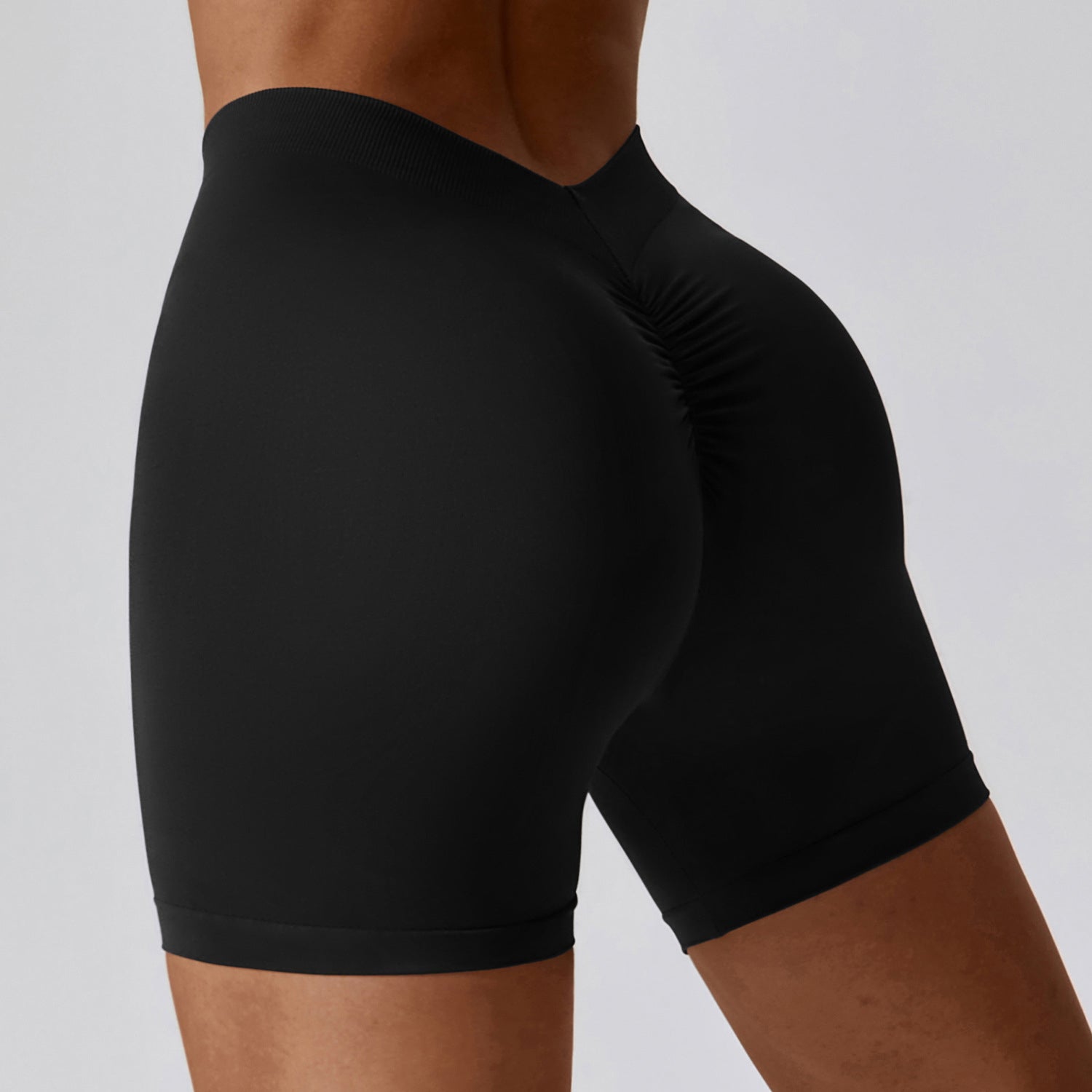 V-back butt-lifting sportshorts