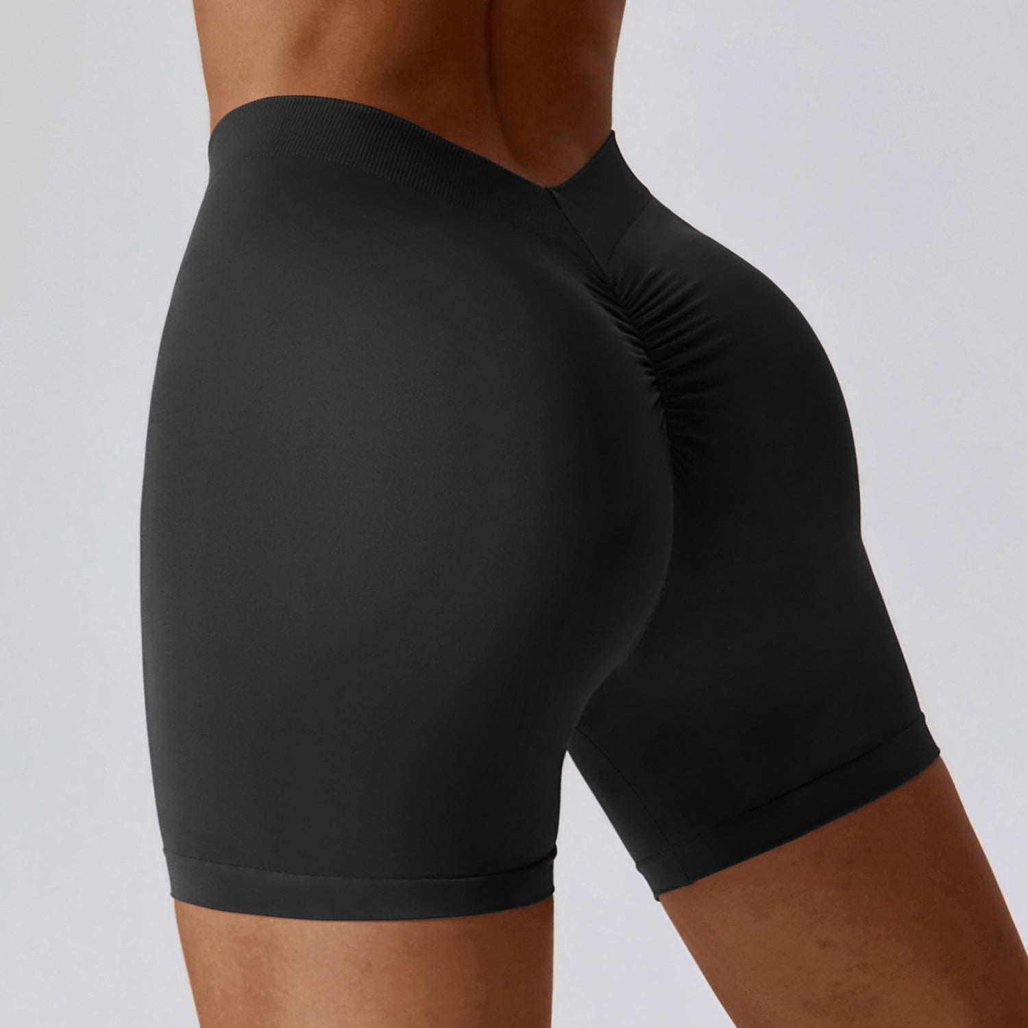 V-back butt-lifting sportshorts