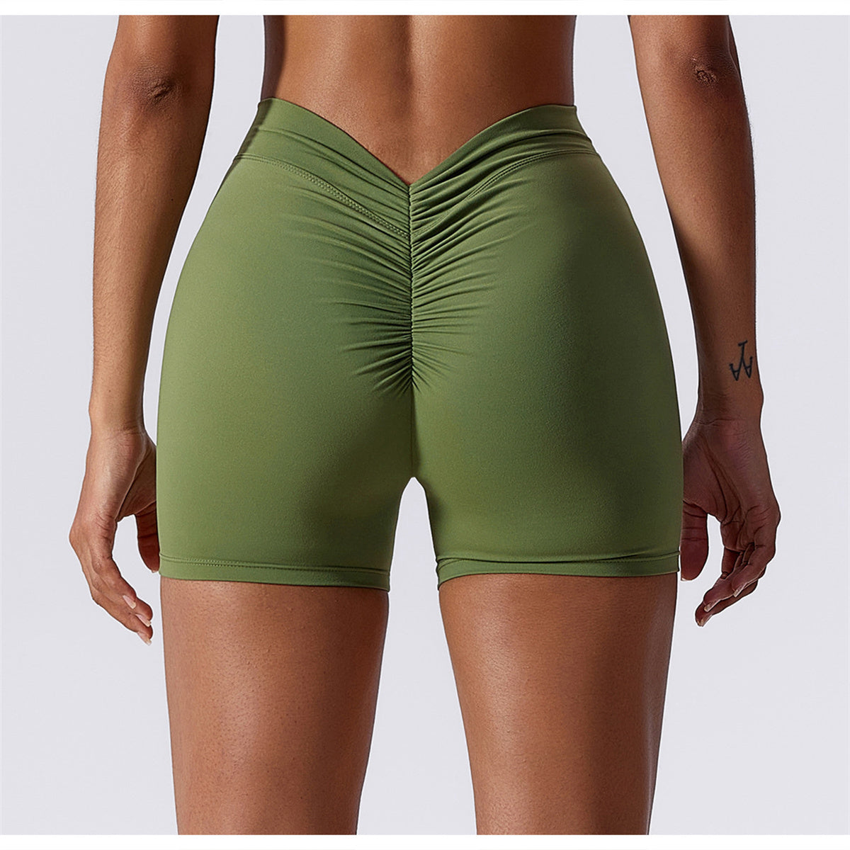 Hoog getailleerde V-vormige yogashort met ruches