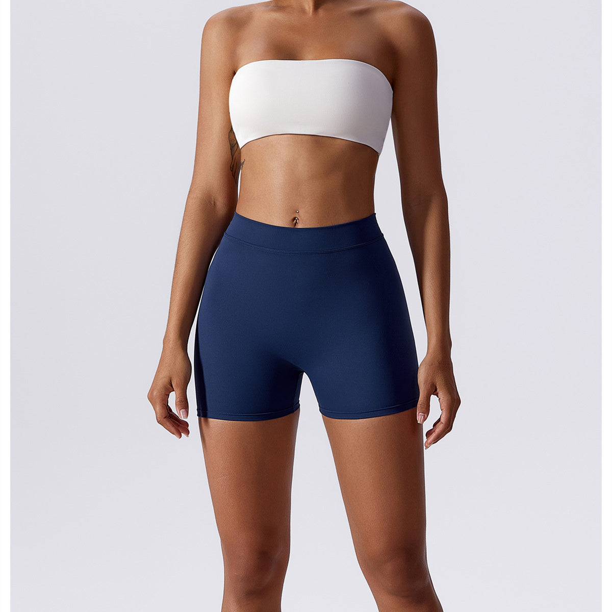 Hoog getailleerde V-vormige yogashort met ruches