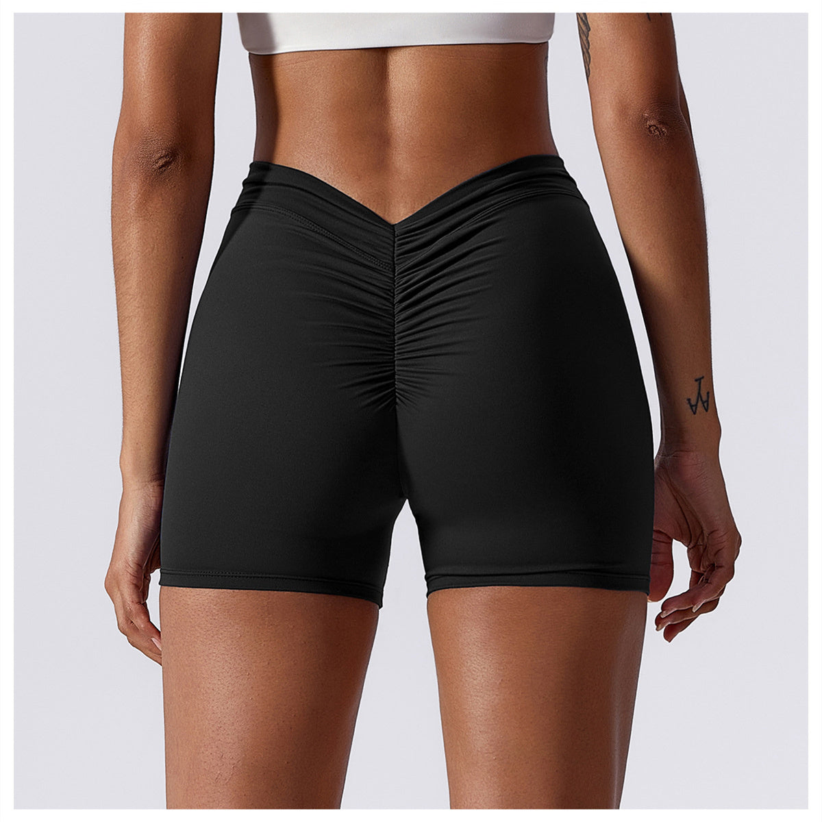 Hoog getailleerde V-vormige yogashort met ruches