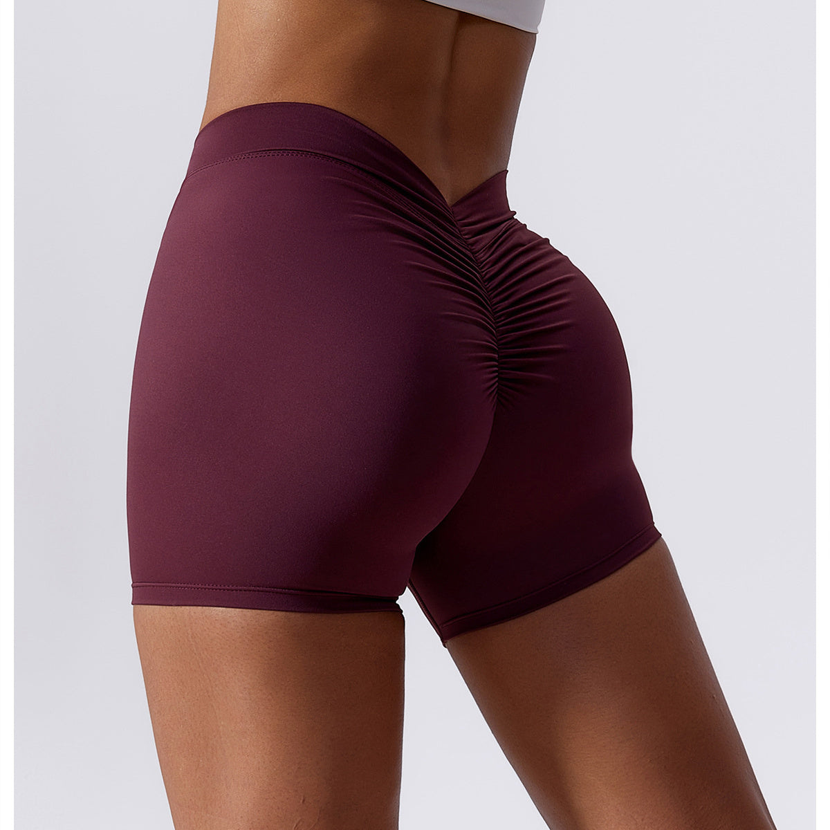 Hoog getailleerde V-vormige yogashort met ruches